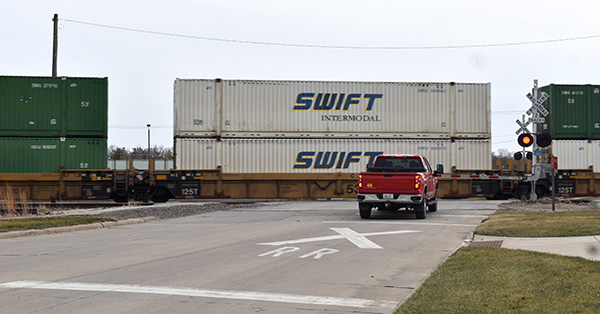 Council talks railroad quiet zones, potential closure of 2nd Street crossing | News, Sports, Jobs - Vimarsana News